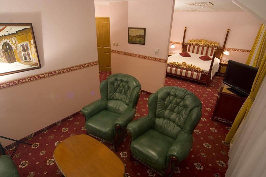 Hotel Alexander'S Nitra Exterior foto